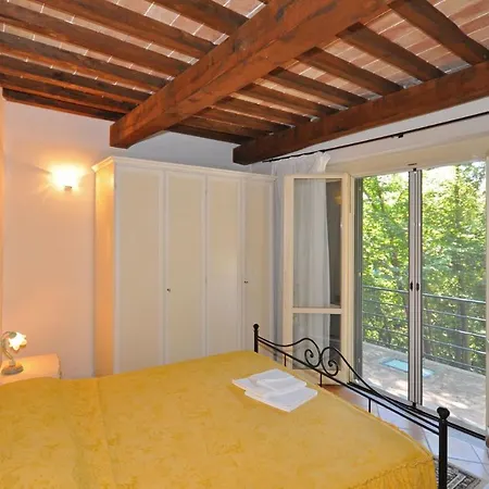 Sleeps 4 T242009 *